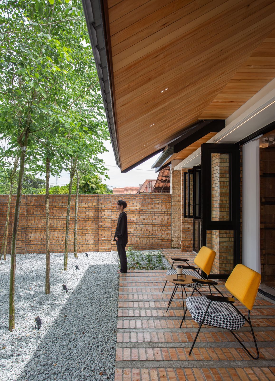 A home designed by Futurground with generous overhangs (Photo: Ameen Deen)