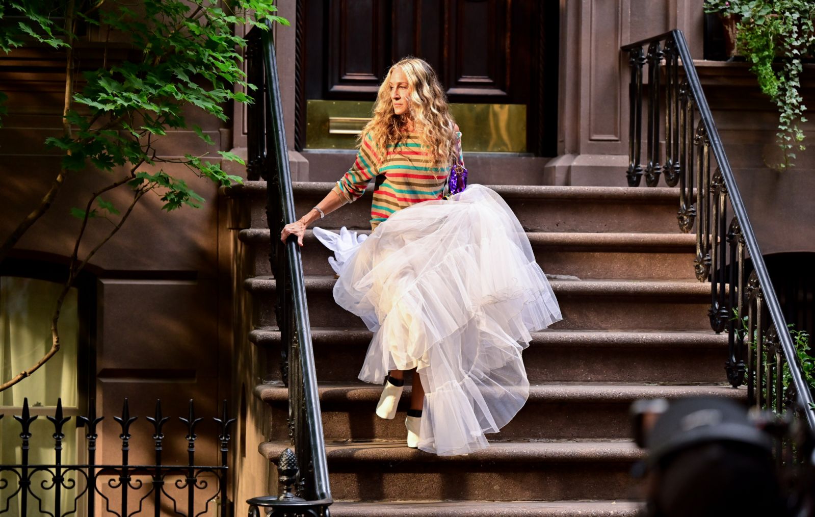 NEW YORK, NEW YORK - SEPTEMBER 17: Sarah Jessica Parker seen on the set of "And Just Like That..." the follow up series to "Sex and the City" in the West Village on September 17, 2021 in New York City. (Photo by James Devaney/GC Images)