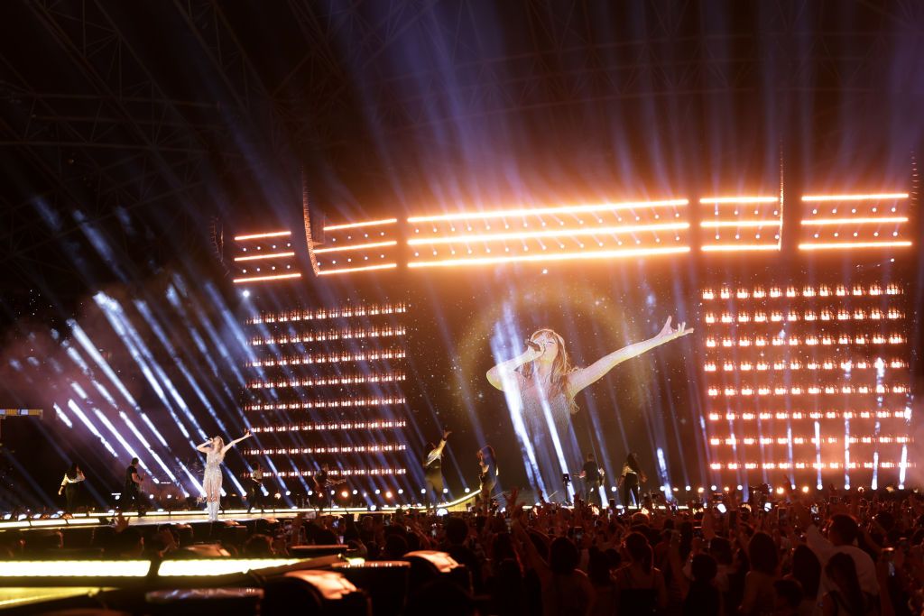 SINGAPORE, SINGAPORE - MARCH 02: (EDITORIAL USE ONLY. NO STANDALONE PUBLICATION USE (NO SPECIAL INTEREST OR SINGLE ARTIST PUBLICATION USE; NO BOOK USE)) Taylor Swift performs during "Taylor Swift | The Eras Tour" at the National Stadium on March 02, 2024 in Singapore. (Photo by Ashok Kumar/TAS24/Getty Images for TAS Rights Management)