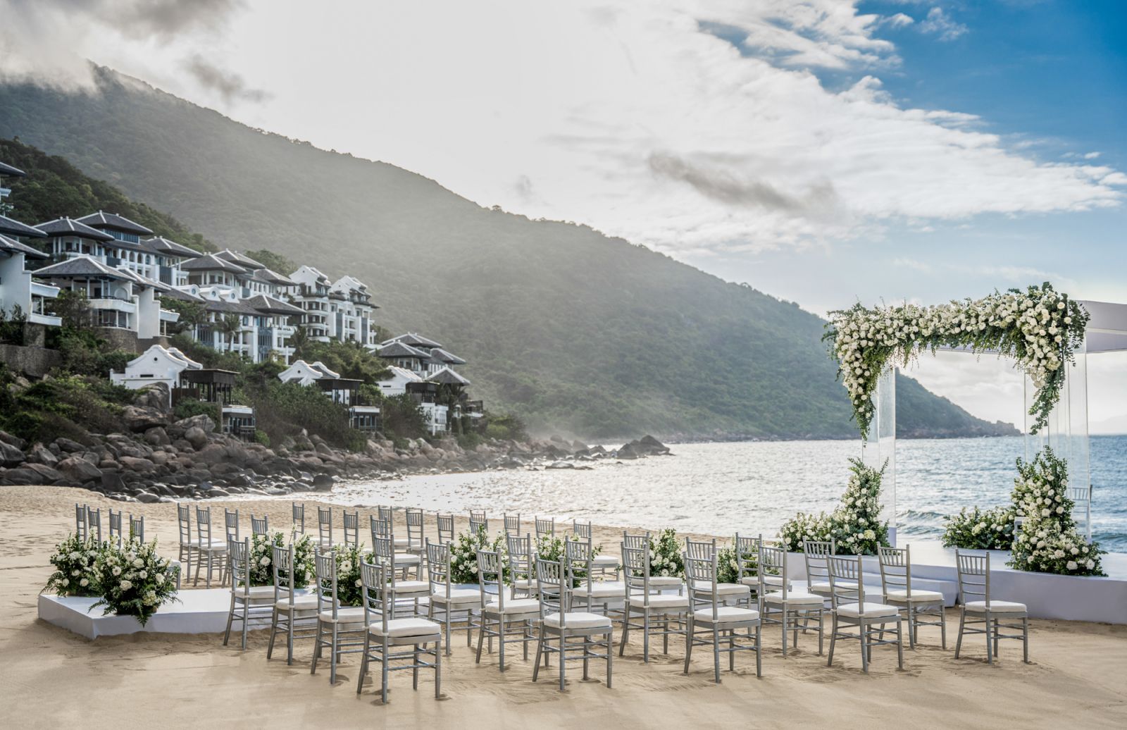 InterContinental Danang Sun Peninsula Resort ดานัง สวรรค์สำหรับคู่รักที่ต้องการงานแต่งงานที่ยิ่งใหญ่และหรูหรา ท่ามกลางธรรมชาติอันงดงามและสถาปัตยกรรมที่โดดเด่น (ภาพ: InterContinental Danang Sun Peninsula Resort)