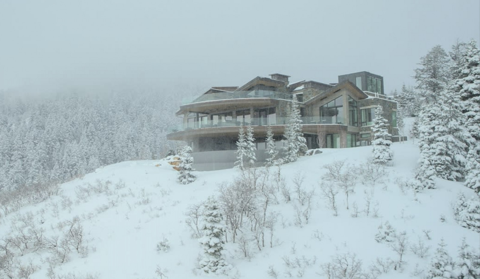 The US$65 million Crestwood Court residence in Deer Valley’s exclusive Deer Crest community exemplifies bro-chitecture principles through its imposing scale and dramatic siting (Photo: HBO)