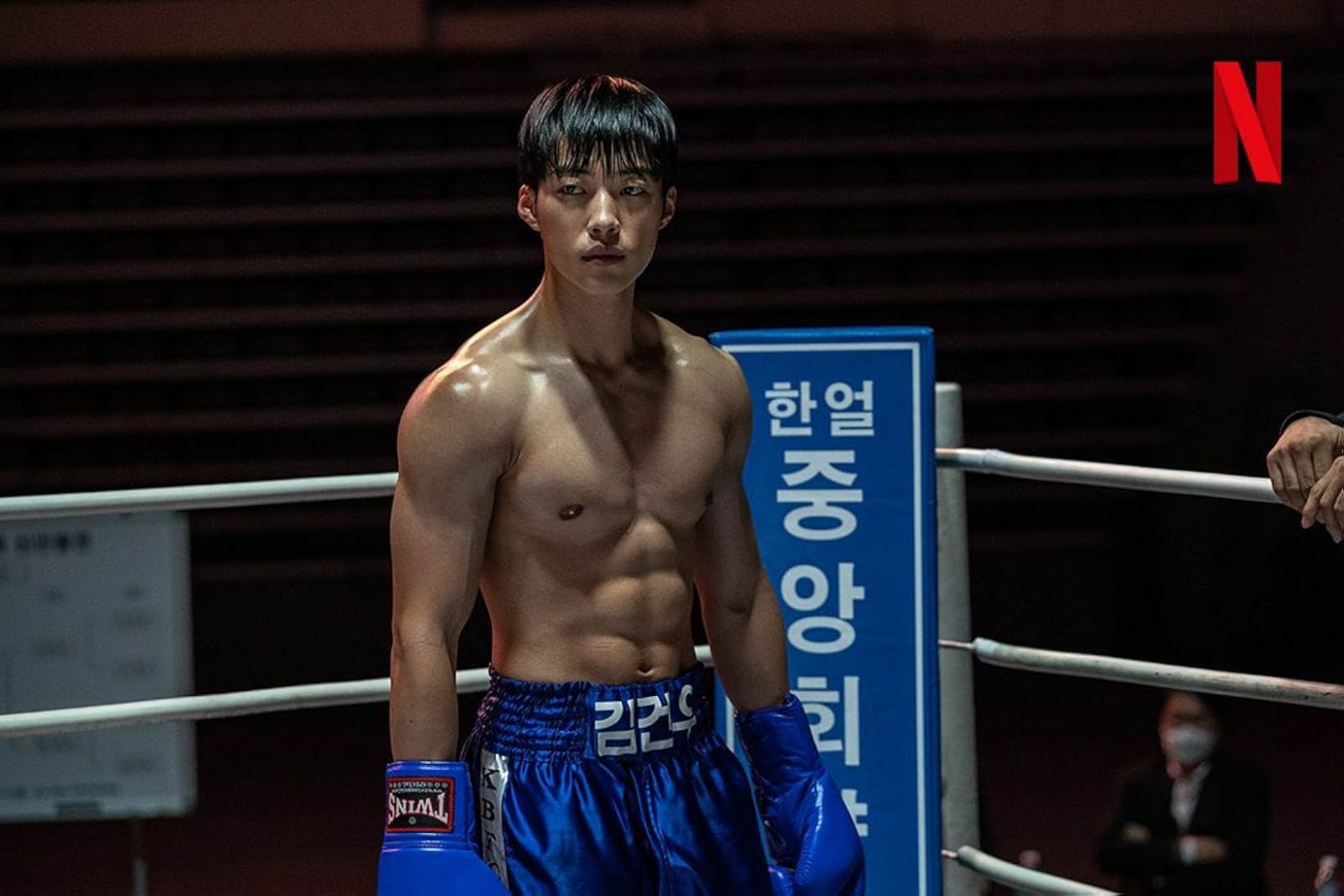 Woo Do-hwan fights in and out of the ring in the K-drama ‘Bloodhounds’ (Photo: Netflix)