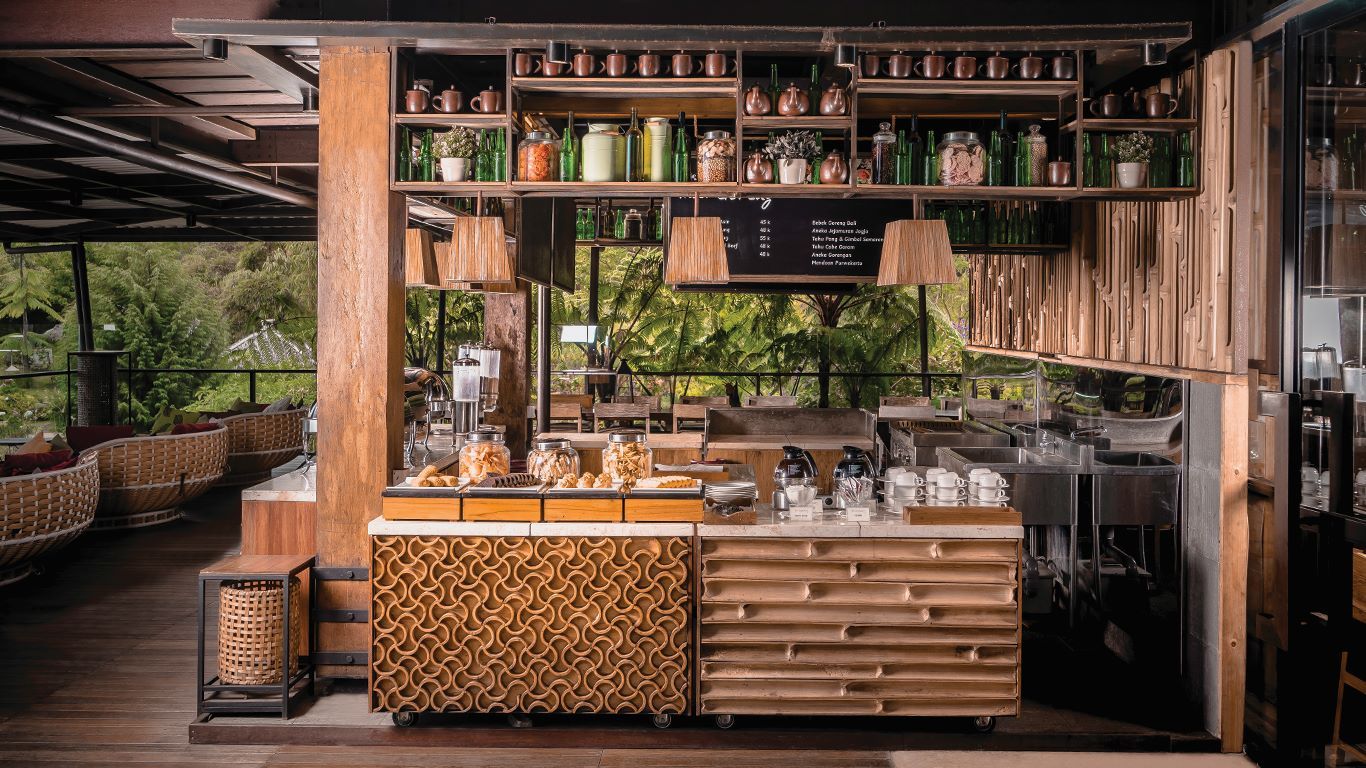The ambience and food at Burangrang Restaurant make it a "must-try" (Photo: Dusun Bambu)