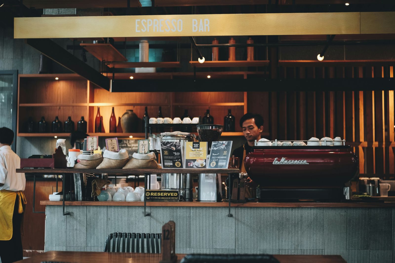 Inside a cosy café in Bandung (Photo: Unsplash/Matiinu Ramadhan)