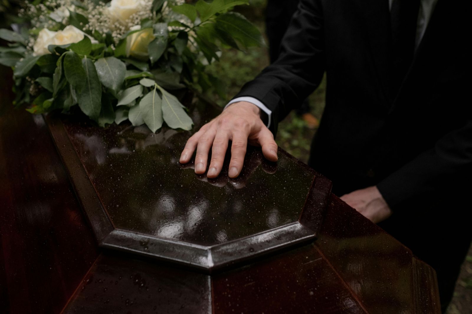 An Irish belief says that when it rains during a funeral, it means the soul of the dead will ascend to heaven (Photo: Cottonbro studio/Pexels)