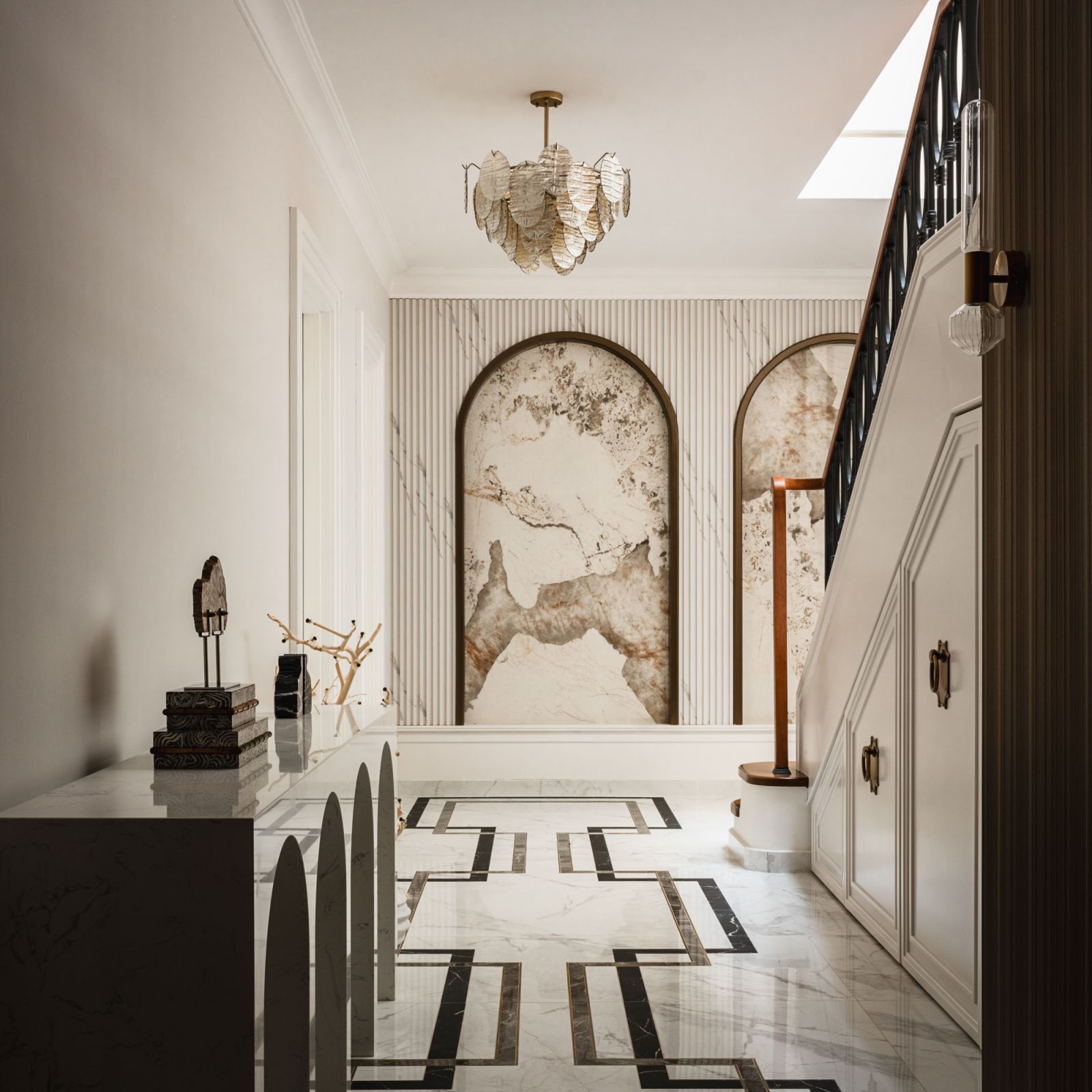 Simplified forms like the elegant oval bannisters bring a contemporary touch to the interior