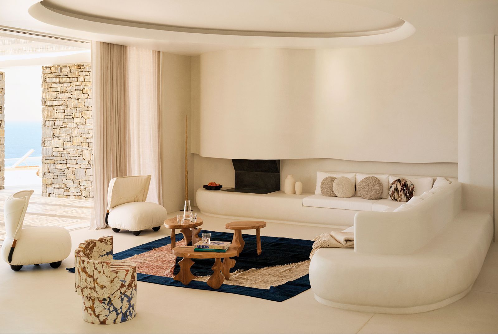 Fluid connections between indoor and outdoor spaces (Photo: Alexis Armanet)