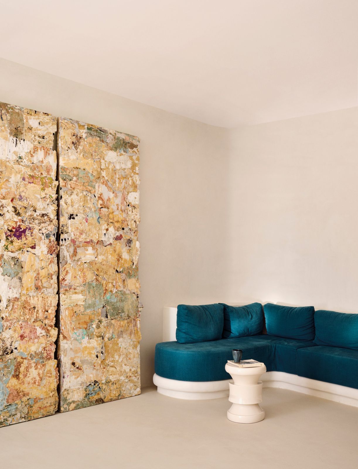 Pops of colour and texture in one corner of the master bedroom (Photo: Alexis Armanet)