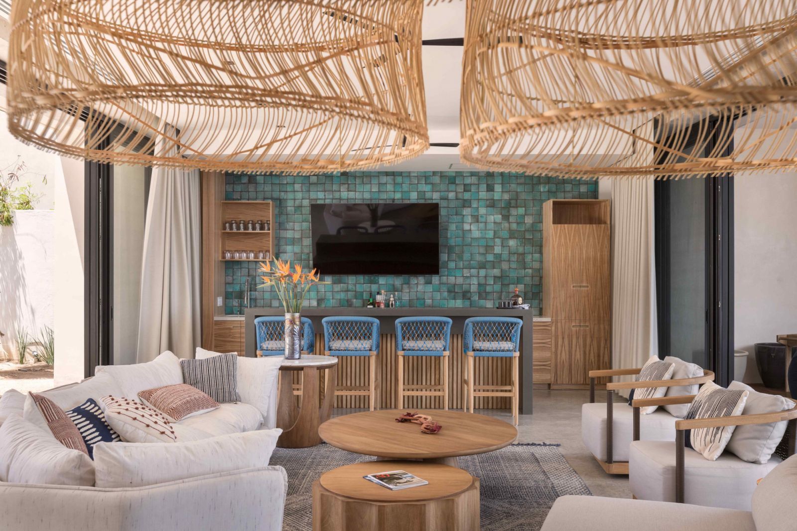 Coastal-inspired colours that enliven the neutral palette (Photo: Marcos Garcia)