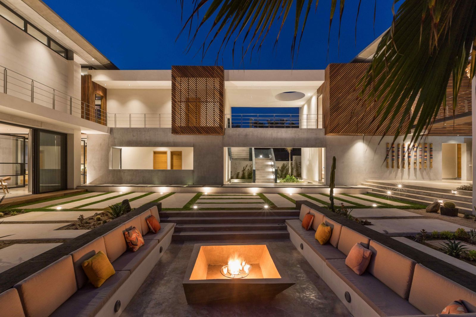 Untreated timber screens that weather naturally to grey over time (Photo: Marcos Garcia)
