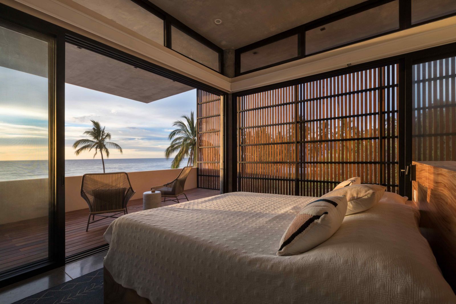 The wooden screens make the bedrooms feel warm, familiar, and private (Photo: Marcos Garcia)