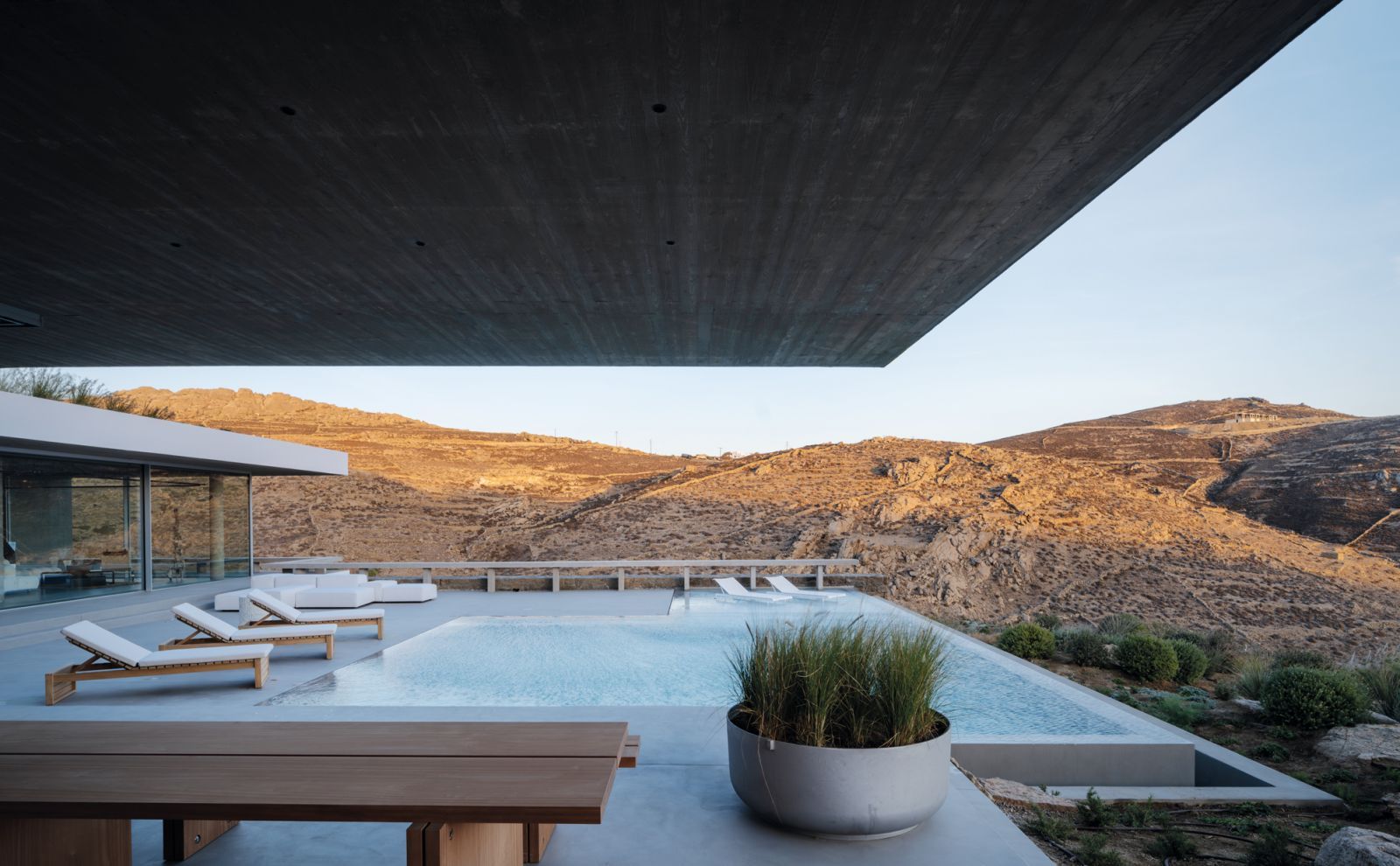 The imposing granite hill serves as a rugged backdrop at the pool terrace (Photo: Mike Kelley)