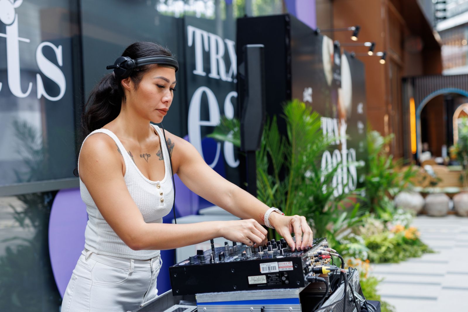 DJ Meliha on the decks, providing us with head bopping tunes throughout the late morning and early afternoon