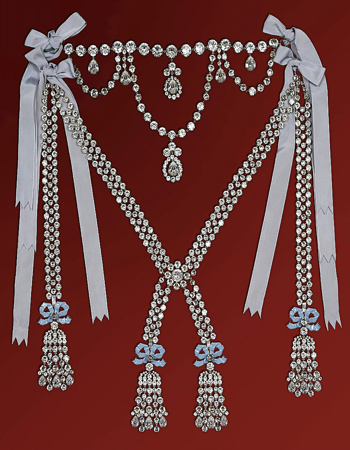 Reconstruction, Marie Antoinette Necklace, Château de Breteuil (Breteuil Castle), France. Wikimedia Commons.
