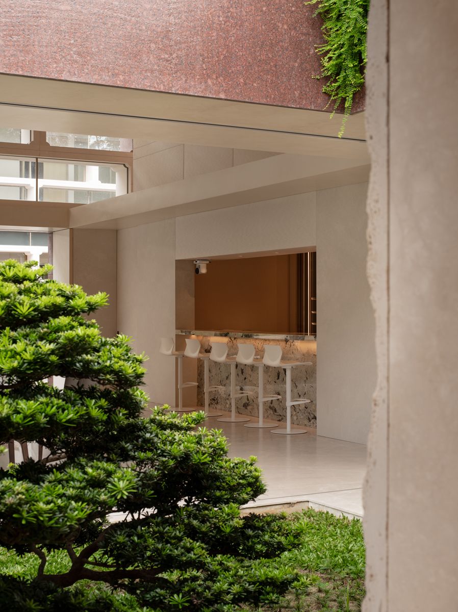 A glimpse at the banquet hall’s bar from the foyer