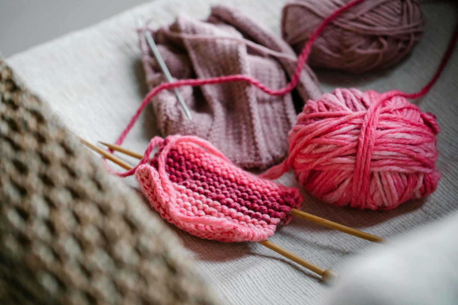 Crocheting are among the rainy day activities you can do this season (Photo: Alex Green/Pexels)