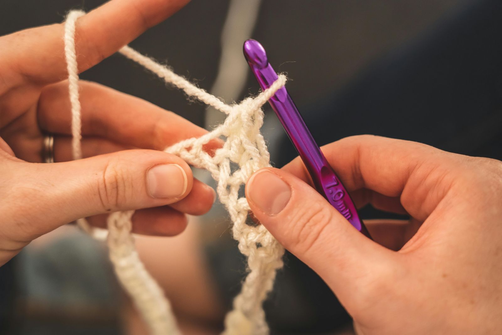 A fun and engaging activity for the rainy season: crocheting (Photo: Castorly Stock/Pexels)