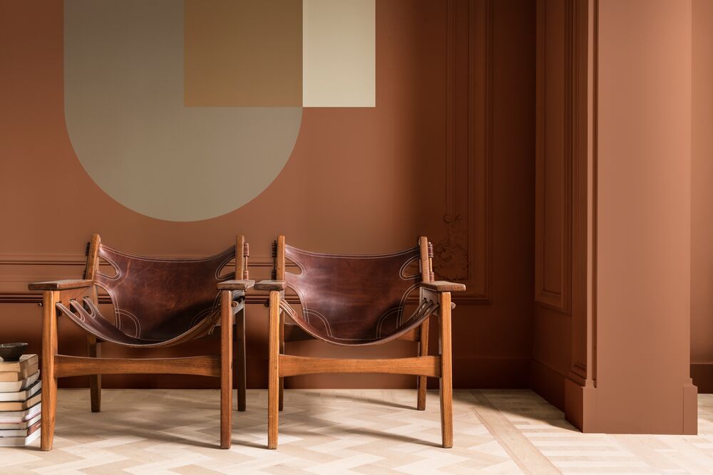 Layer neutrals like European White (30YY 67/084) with rich accent colours of Soft Copper (50YR 18/223) and
Bitter Creek (00YY 21/321)