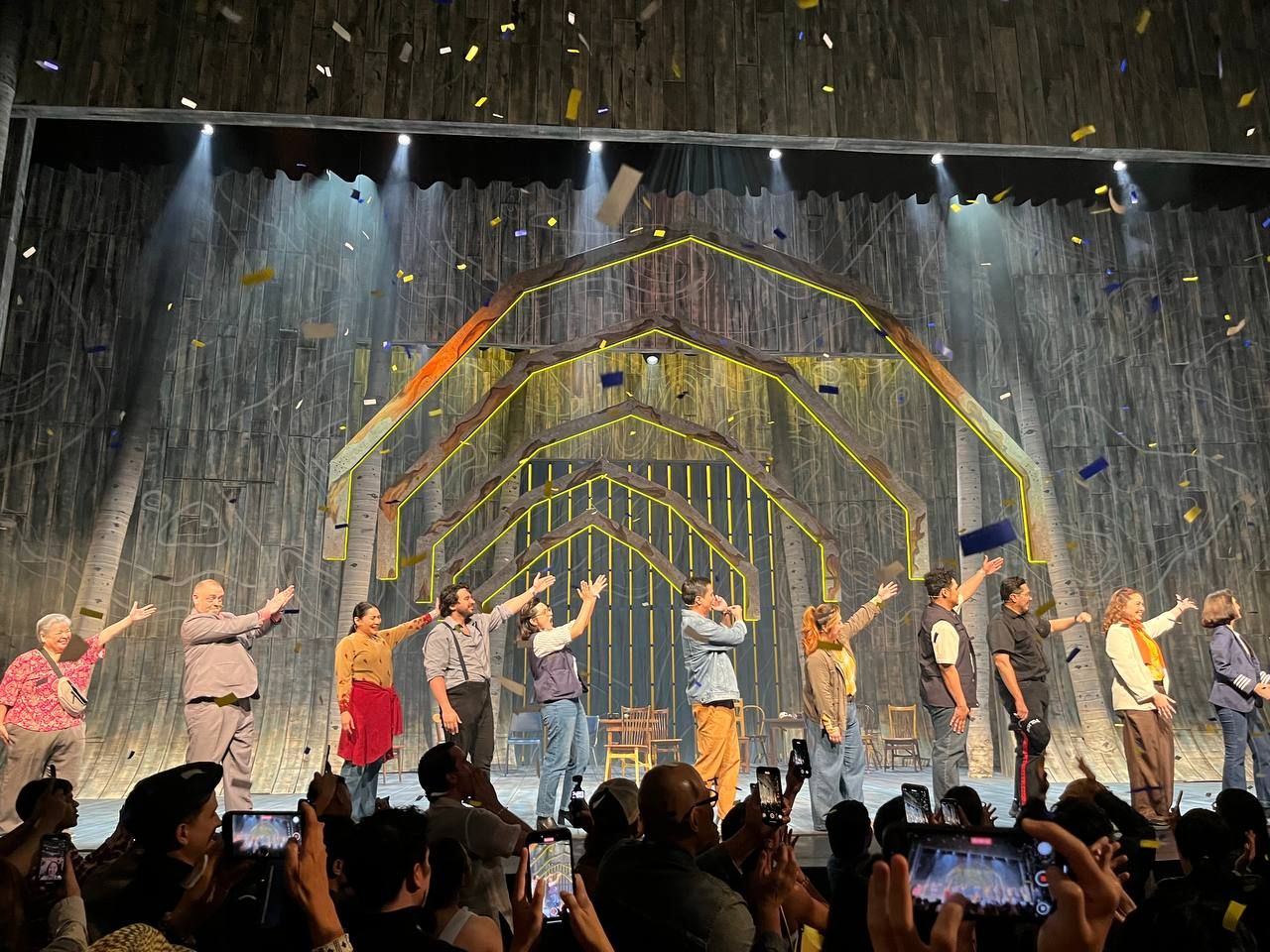 A standing ovation for the opening night of ‘Come From Away’ (Photo: Gabriel Bohol)