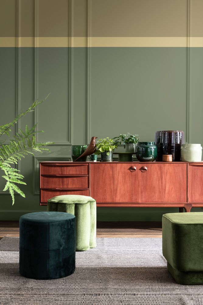Dulux Ambiance Pearl Glo ensures colours like Khaki Green (60YY 33/130),
Winter’s Silence (50YY 49/191) and
Mouse Tail (52GY 24/050) stay fresh and vibrant