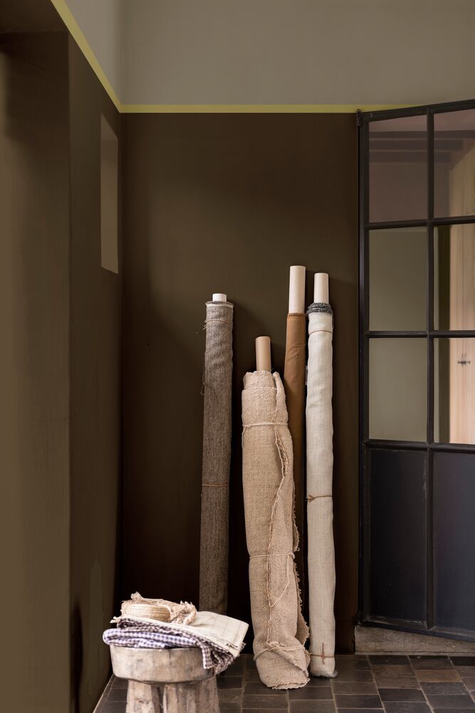 The advanced HD Colour Technology allow warm neutrals like Bark (70YR 09/086) and
Wright Stone (10YY 30/106) to maintain their depth and clarity over time