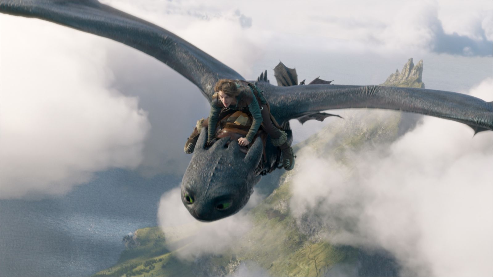 Mason Thames as Hiccup with Toothless during their first flight (Photo: DreamWorks)
