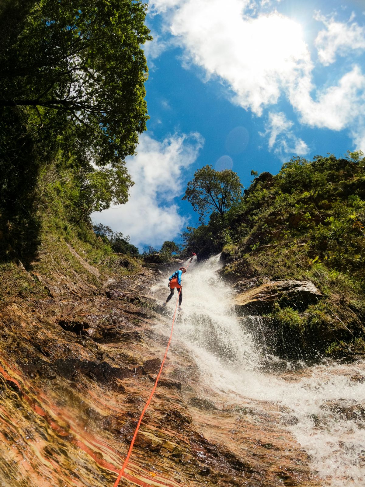 Person climbing on waterfall (Photo: Pexels / Weigner Luan)