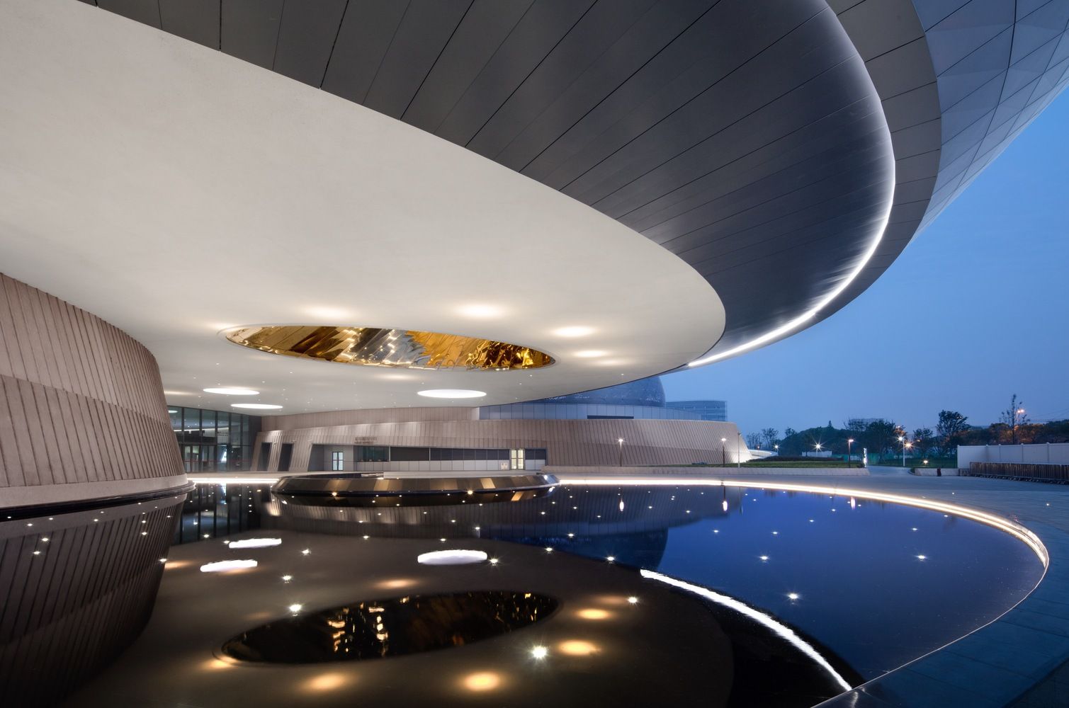 Shanghai Astronomy Museum พิพิธภัณฑ์ดาราศาสตร์ที่ใหญ่ที่สุดในโลก สร้างเสร็จในปี 2021 ออกแบบโดย Ennead Architects จากนิวยอร์ก (ภาพ: archdaily.com)