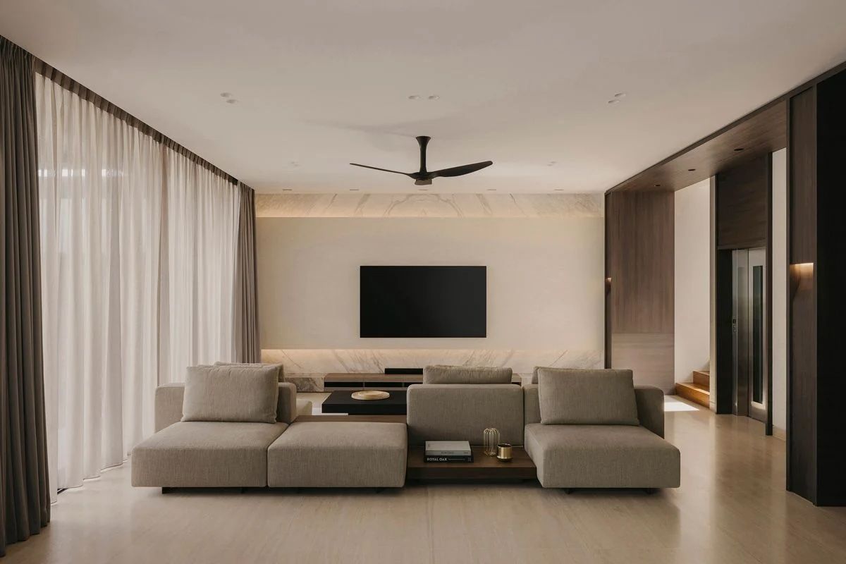 The modular sofa system was cleverly chosen for its flexibility