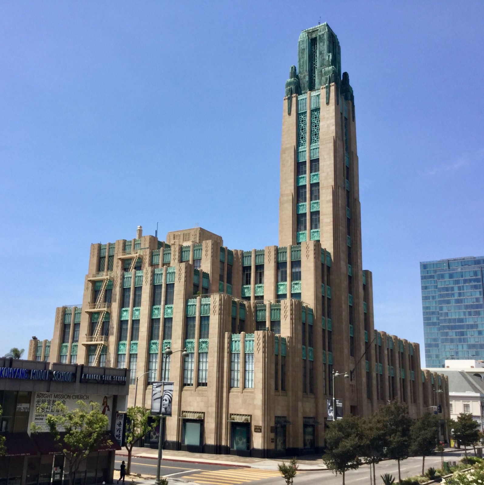The Bullocks Wilshire Building, celebrated for its copper tower and sleek vertical lines (Photo: WikiCommons)