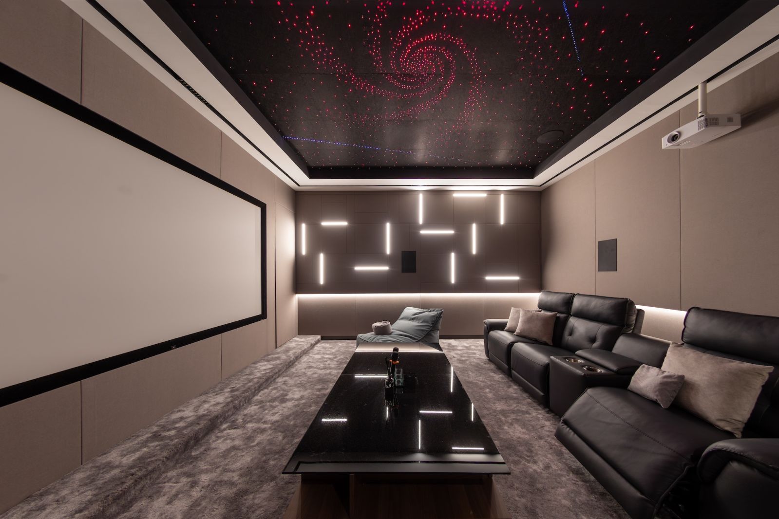 The state-of-the-art AV room seamlessly blends technology with comfort, featuring acoustic treatments that harmonise with the home’s refined material palette