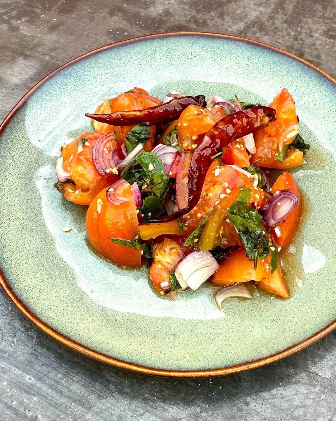 Heirloom beefsteak tomato laab (Image: @o.rang__kl)
