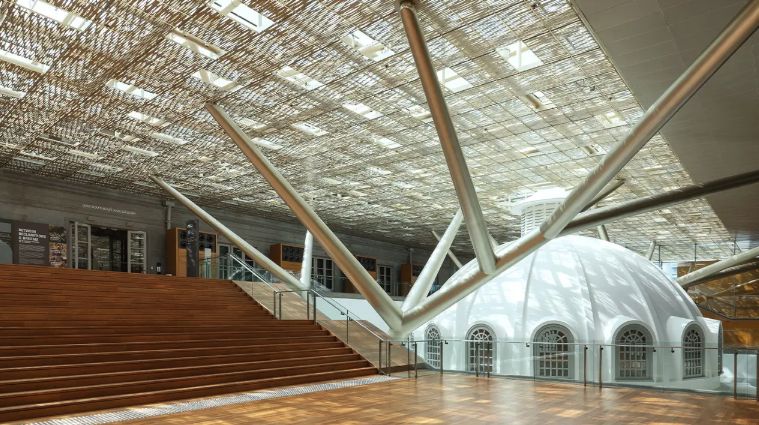 ภายใน National Gallery Singapore พื้นที่จัดแสดงงานศิลปะเอเชียตะวันออกเฉียงใต้และสิงคโปร์ที่ใหญ่ที่สุดในโลก (ภาพ: National Gallery Singapore)