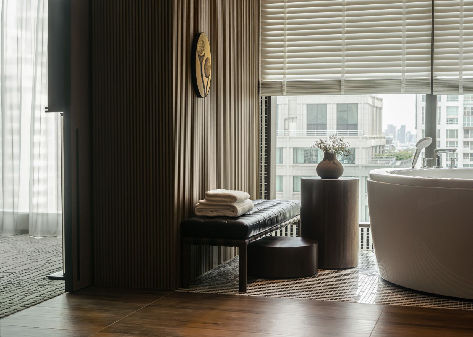 ภายใน The Bill Kimpton Suite ห้องสวีทขนาด 320 ตร.ม.ของโรงแรม Kimpton Maa-Lai Bangkok (ภาพ: Kimpton Maa-Lai Bangkok)