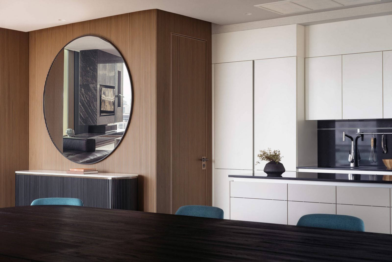 ภายใน The Bill Kimpton Suite ห้องสวีทขนาด 320 ตร.ม.ของโรงแรม Kimpton Maa-Lai Bangkok (ภาพ: Kimpton Maa-Lai Bangkok)
