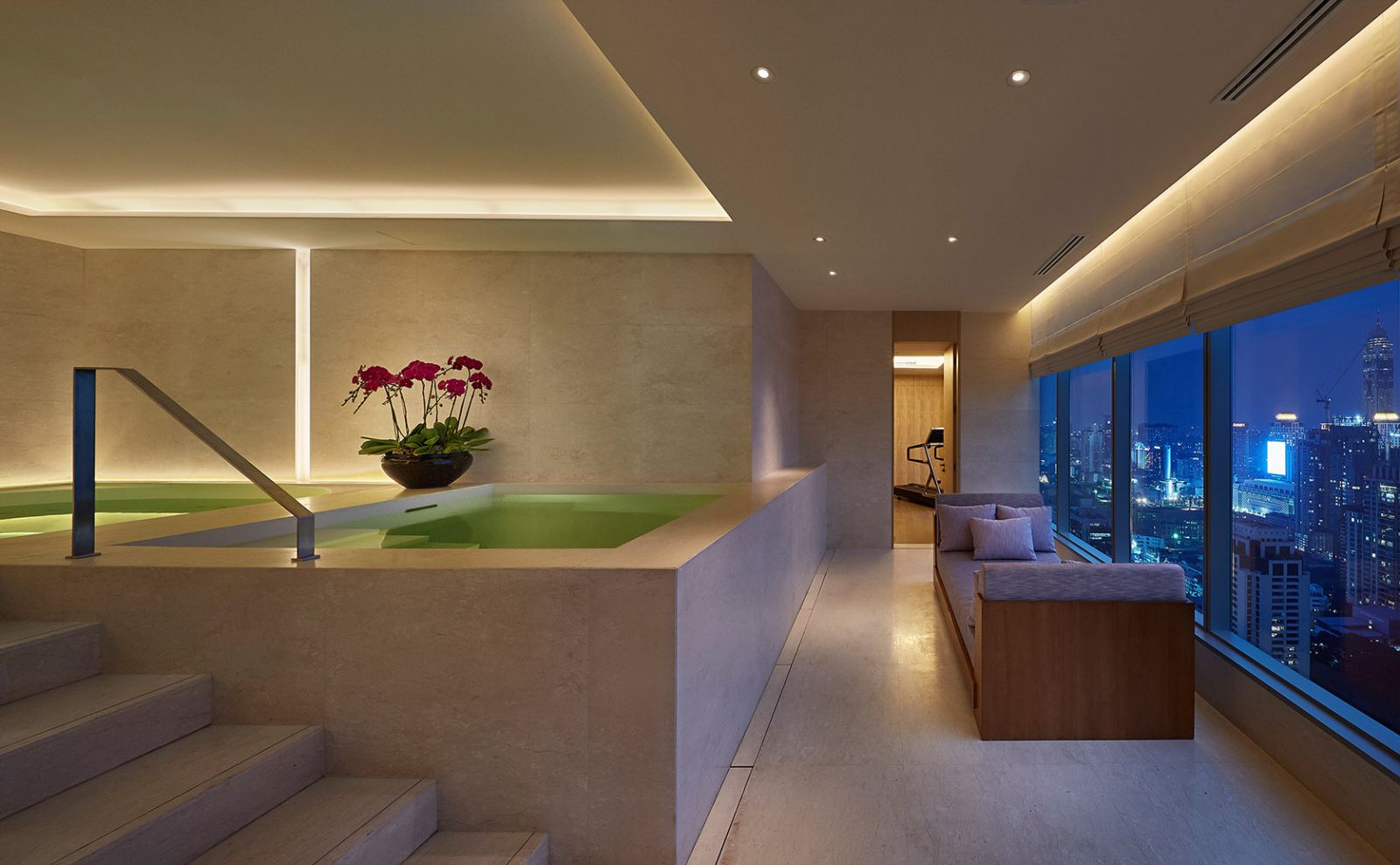สระว่ายน้ำส่วนตัวในห้องสวีท Presidential Suite ของ Park Hyatt Bangkok (ภาพ: Park Hyatt Bangkok)