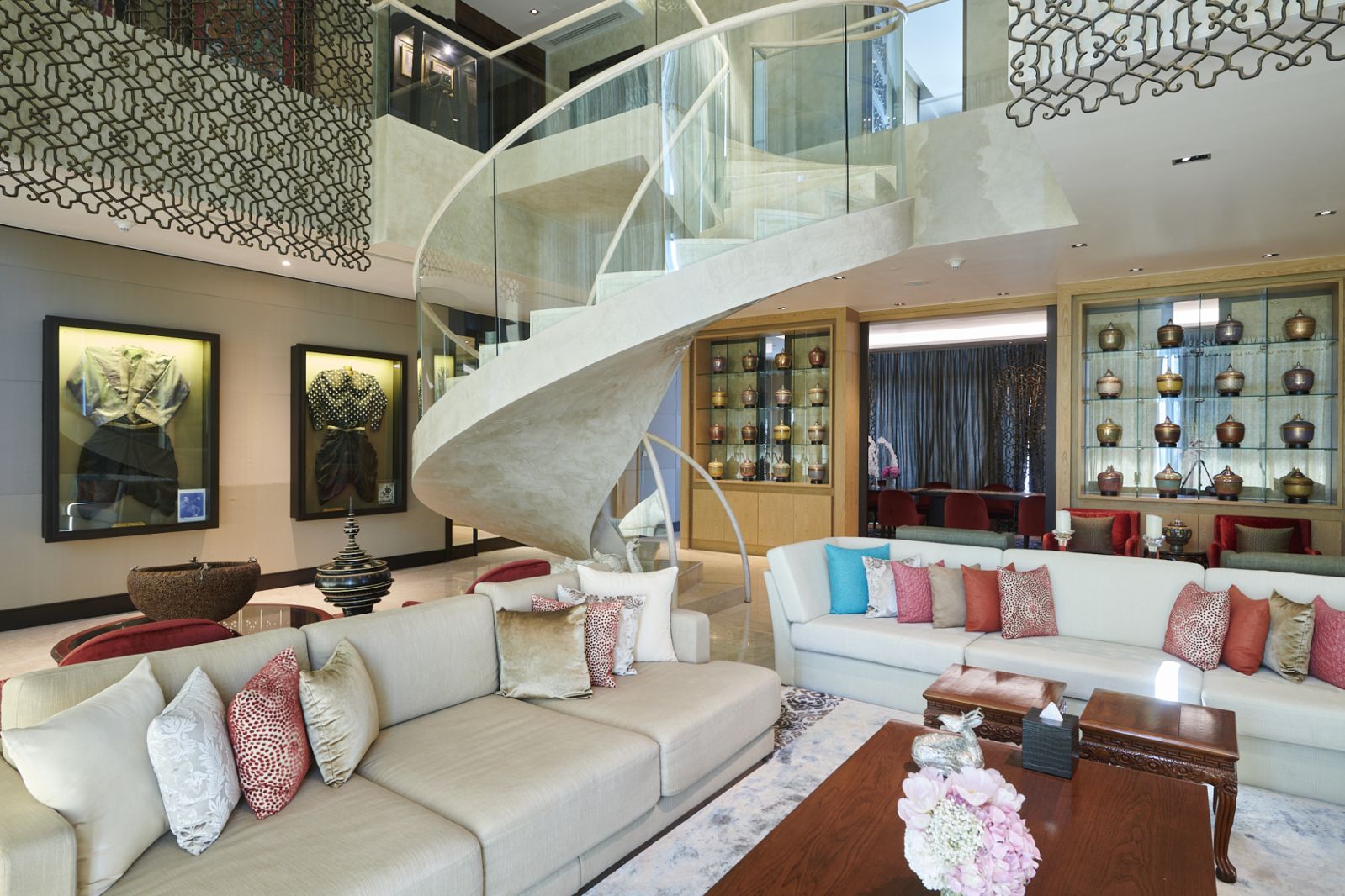 The Owner’s Penthouse หนึ่งในห้องเพนต์เฮาส์ดูเพล็กซ์ที่ใหญ่ที่สุดและสูงที่สุดแห่งหนึ่งในกรุงเทพฯ ตั้งอยู่บนชั้นสูงสุดของโรงแรม The St. Regis Bangkok (ภาพ: The St. Regis Bangkok)