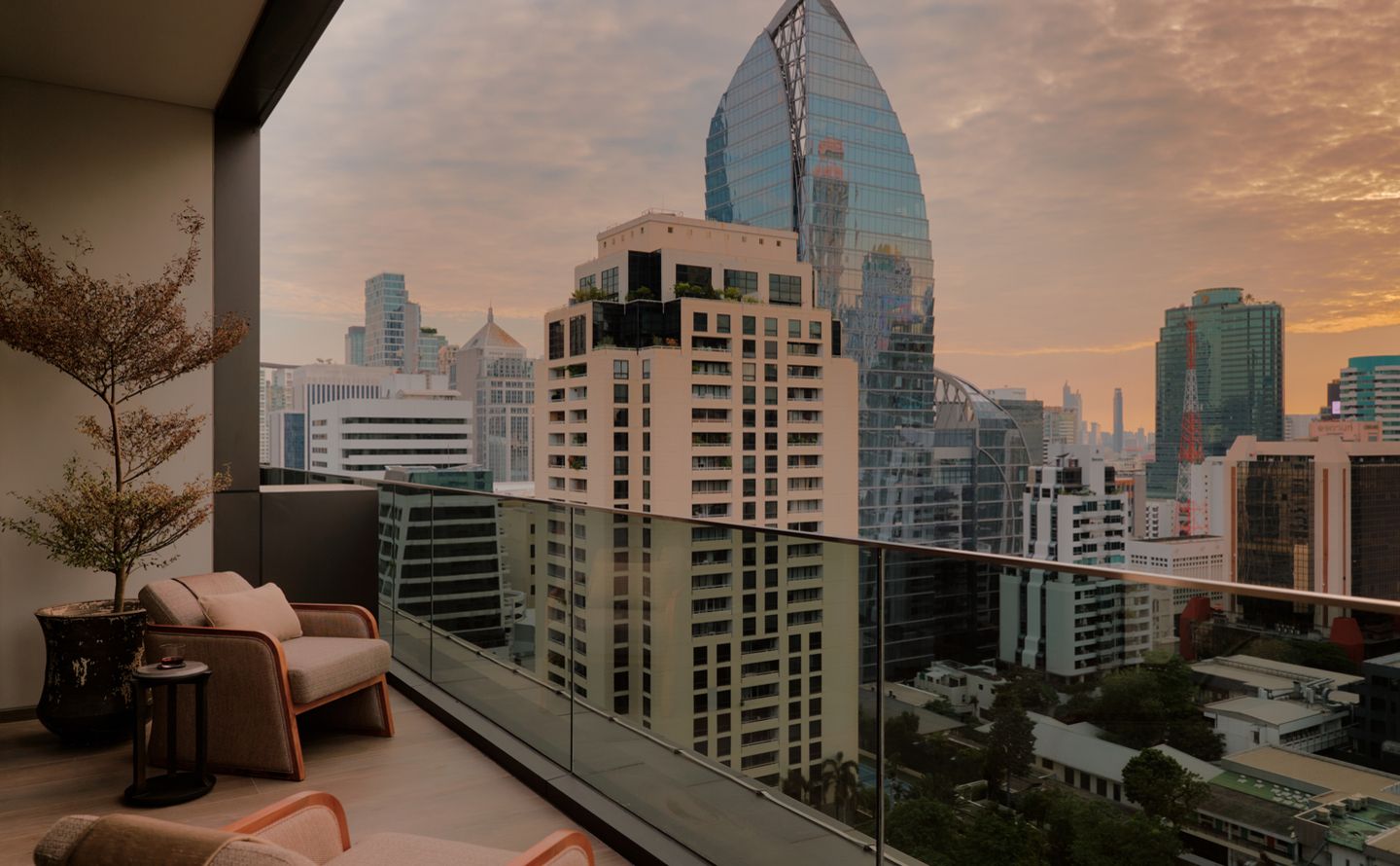 Aman Suite ห้องสวีทซิกเนเจอร์ของโรงแรม Aman Nai Lert Bangkok การออกแบบเน้นความโอ่อ่าและฟังก์ชั่นการใช้งานที่ยืดหยุ่นในสไตล์เรสซิเดนซ์ (ภาพ: Aman Nai Lert Bangkok)