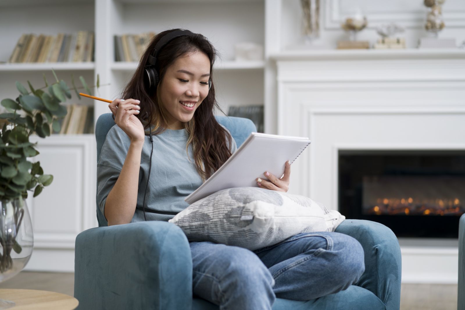 Maximize your me-time with non-fiction audiobooks that expand your mind. (Photo: Freepik)
