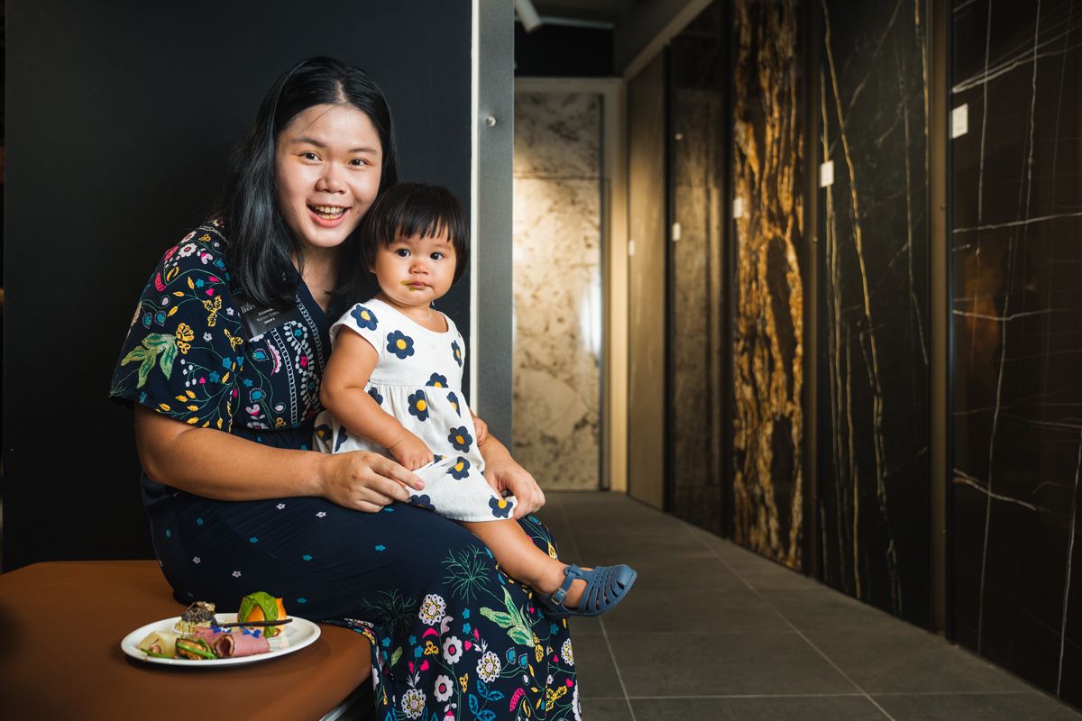 Jezamine Chua and daughter