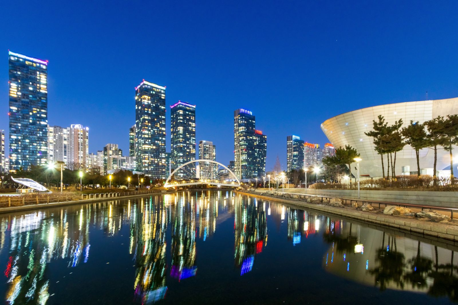 ย่านซงโด (Songdo) ตั้งอยู่ในเมืองอินชอน (Incheon) ใกล้กับสนามบินนานาชาติอินชอน เป็นเมืองอัจฉริยะที่ได้รับการวางผังเมืองอย่างพิถีพิถัน (ภาพ: Getty Images)