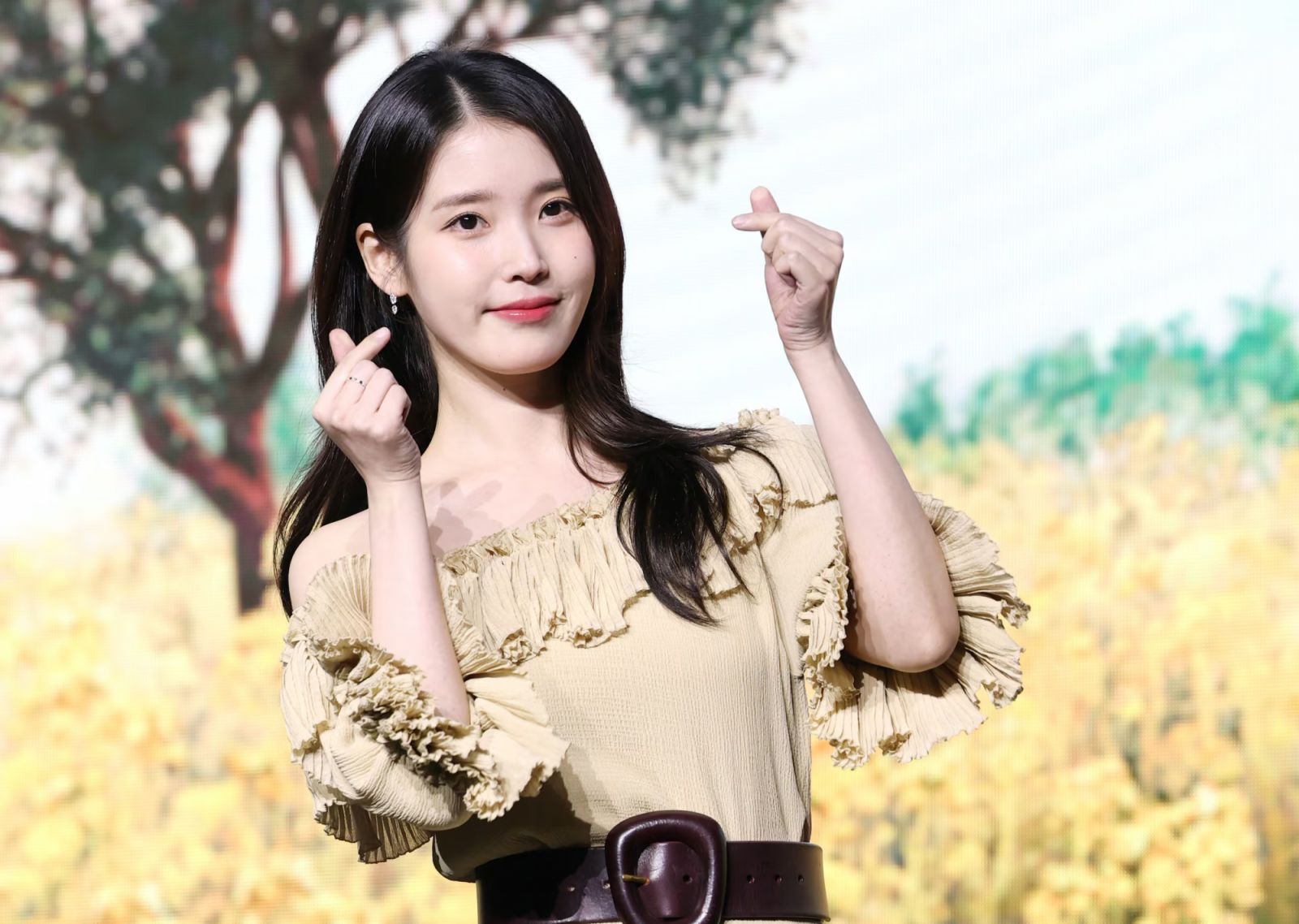 นักร้องสาว ไอยู (IU)