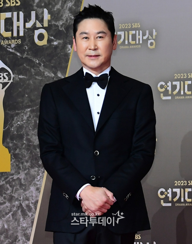 ชินดงยอบ (Shin Dong-yeop) พิธีกรชื่อดังของเกาหลีใต้