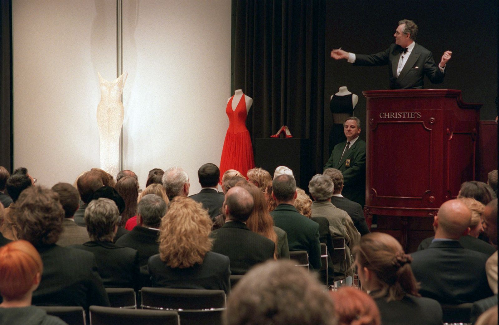 Marilyn Monroe’s famous pearled dress that she wore on JFK's birthday in May 1962 was among the items auctioned off in October 1999. (Photo: Rick Maiman/Sygma via Getty Images)