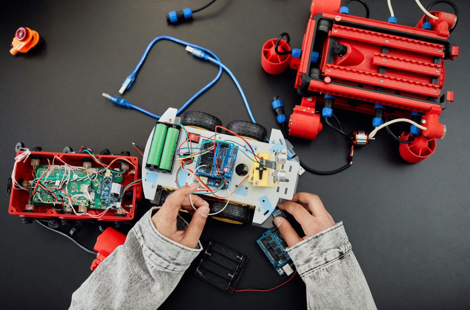A person working on an Arduino-run toy car (Photo: Pexels/Vanessa Loring)