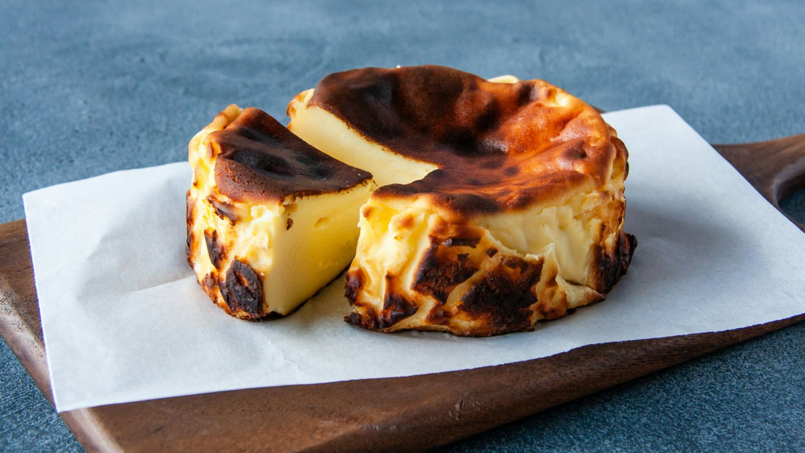 From Spain to many parts of Asia, the Basque burnt cheesecake was a pandemic-era food trends that many enjoyed (Photo: Luna Hu/Unsplash)