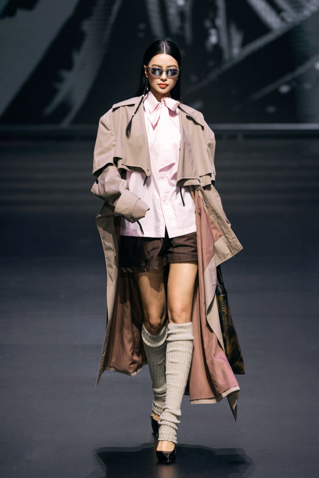 Collection:05 “everything / everyday” dari STUDIOMORAL: Sebuah eksplorasi terhadap batas antara busana yang dikenakan untuk hidup dan busana yang hidup bersama penggunanya (Foto: STUDIOMORAL)