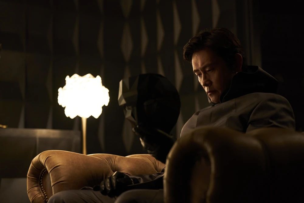 Lee Byung-hun as Hwang In-ho / the Front Man