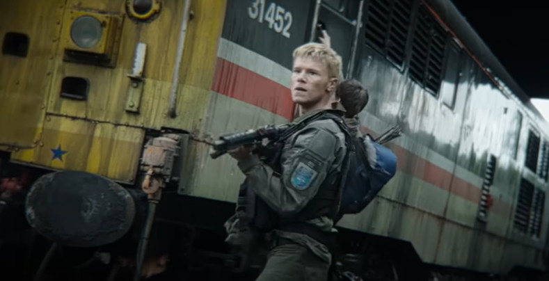 Erik (Edvin Ryding), a Navy officer