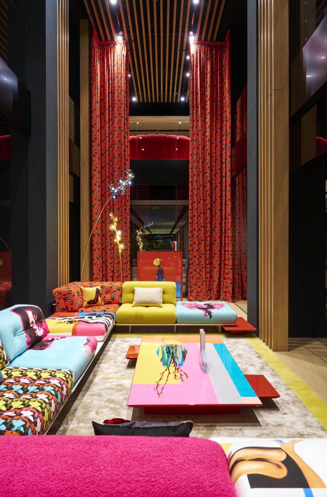 The Mahjong sofa collection, dressed in Cromática upholstery, became a vibrant canvas for Pedro Almodóvar’s cinematic colour palette